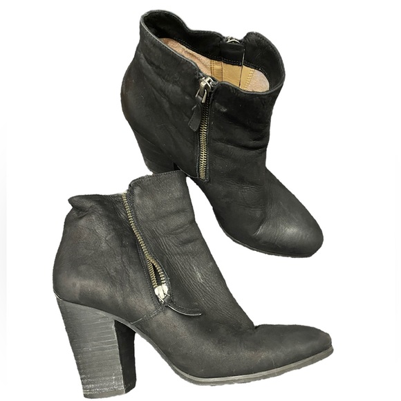✨VINTAGE MICHAEL KORS HEEL BOOTIES✨ - Picture 2 of 9